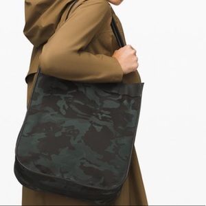 Lululemon Jacquard camo now and always 15 L tote
